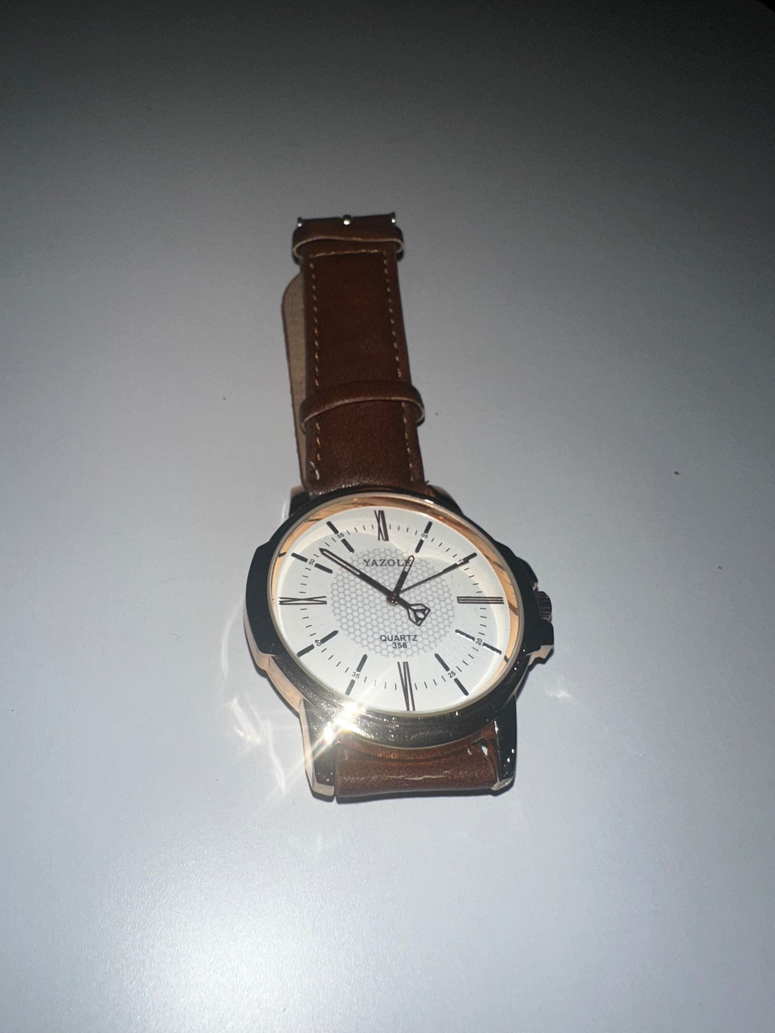 Reloj Yazole Clásico/Casual - Tono Oro Rosado y Correa de Piel Sintética