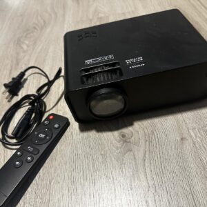 Proyector de Video Portátil LED (Marca XYZ) - Incluye Control y Cable